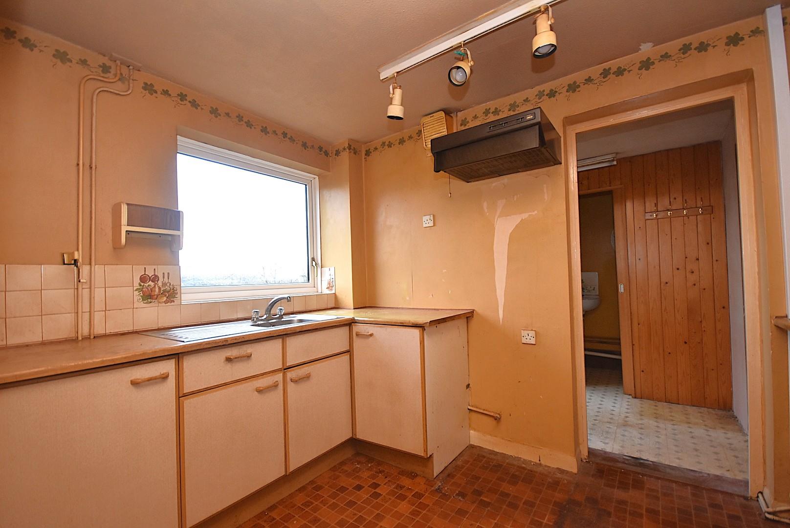 6 Heath Avenue, Penarth, CF64 2QZ